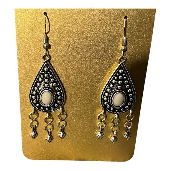 Elegant Silver and Cream Dangle Earrings - Picture 1 of 2